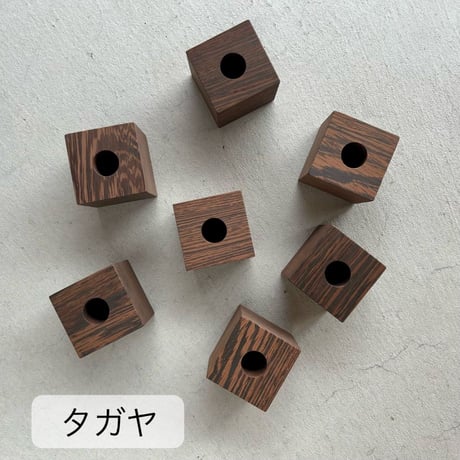 木の一輪挿し