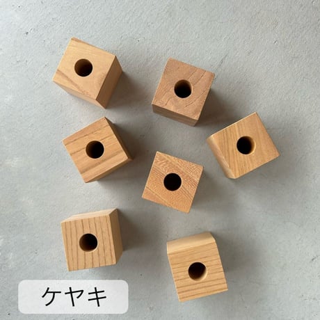 木の一輪挿し
