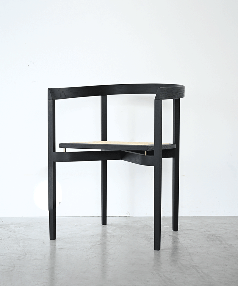 四つ脚の椅子 / 鉄媒染 | Playmountain Pop Up Store