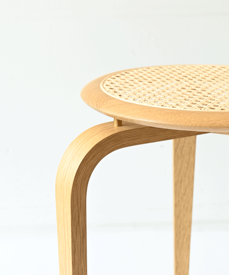 クリーム色の彫刻入りスツール スツール / ナチュラル | Playmountain Pop Up Store
