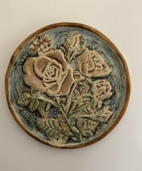 小菅幸子　陶板作品「薔薇」ブルー