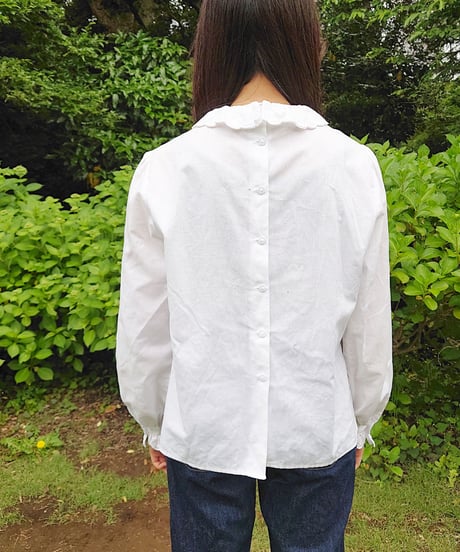 Duck×frill embroidery blouse