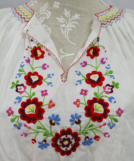 Flower tyrolean blouse