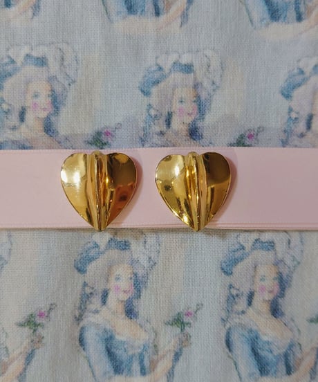 Trifari / Heart gold earring