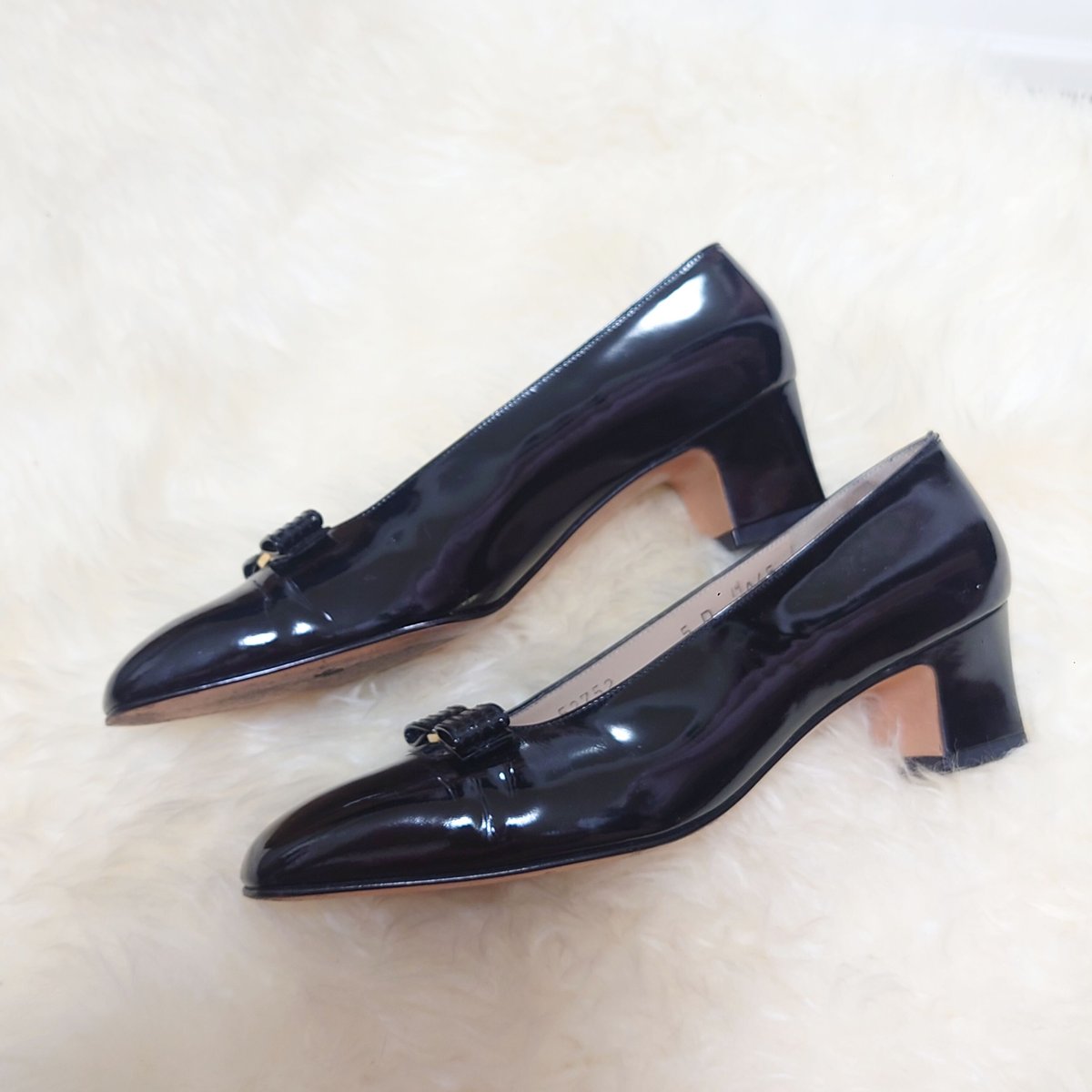 Salvatore Ferragamo Ribbon Pumps | JuLilliy Vin