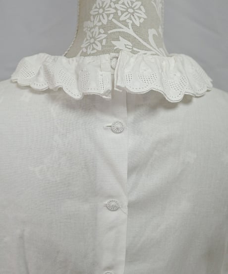 Duck×frill embroidery blouse