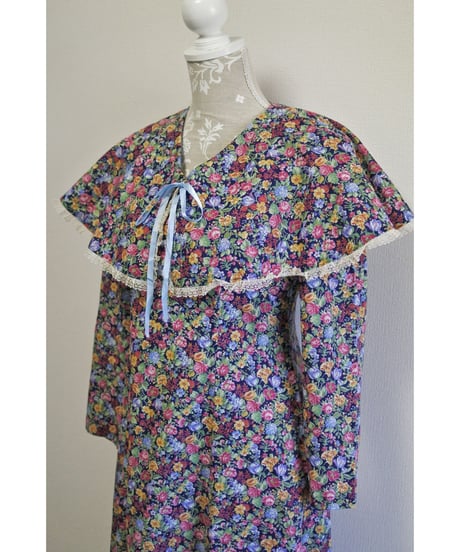 70's Magical cape dress
