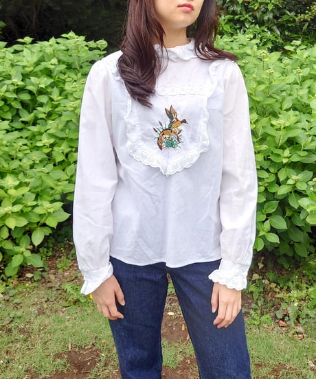 Duck×frill embroidery blouse