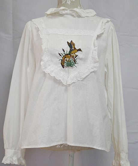 Duck×frill embroidery blouse