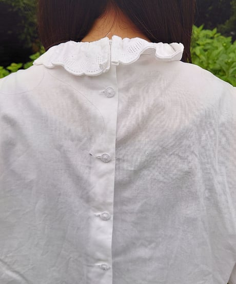 Duck×frill embroidery blouse