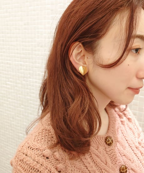 Trifari / Heart gold earring