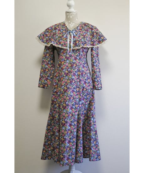 70's Magical cape dress