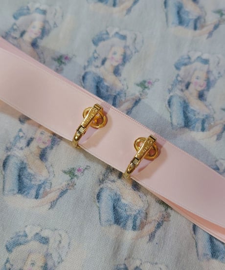 Trifari / Heart gold earring