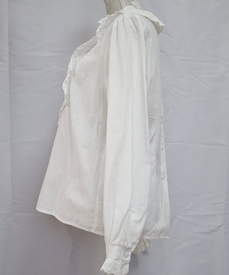 Duck×frill embroidery blouse