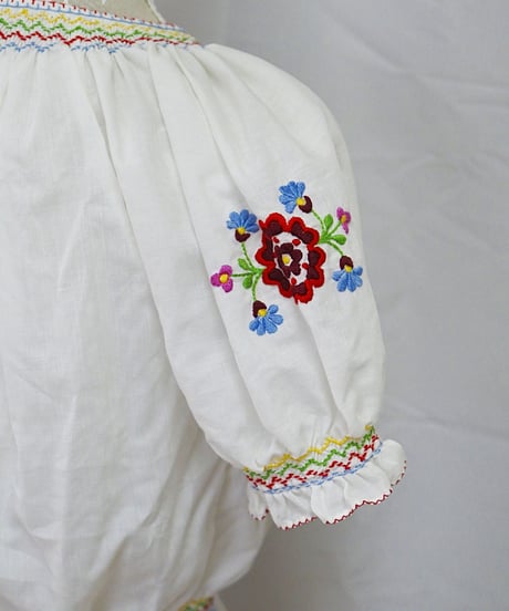 Flower tyrolean blouse