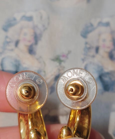 MONET / Crescent pierce