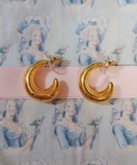 MONET / Crescent pierce