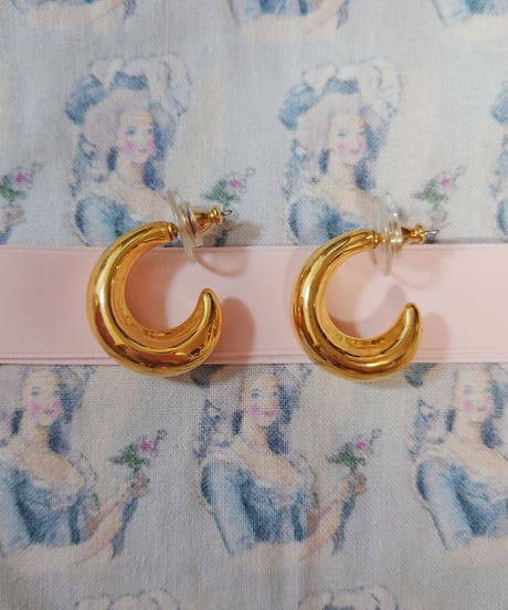 MONET / Crescent pierce