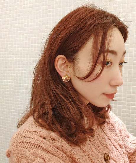Trifari / Shell pearl gold earring