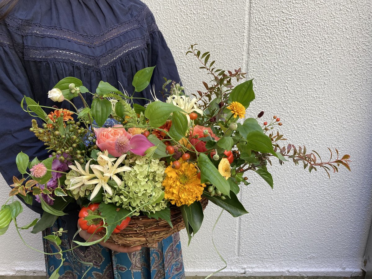 バスケットアレンジ フラワーアレンジメント】バスケットと花材のイメージを合わせるHow to