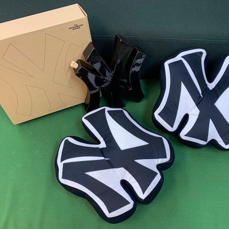 【SELECT】CHIMNEY BURNING ACCESSORIES チムニー BLACK New York LOGO CUSIOIN ニューヨーク クッション インテリア ブラック