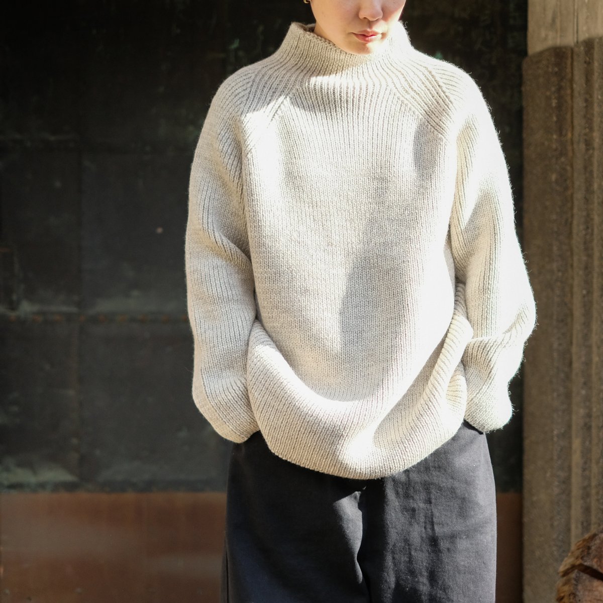 RIB HIGH NECK WOOL KNIT (ロービングヤーン) / inswirl