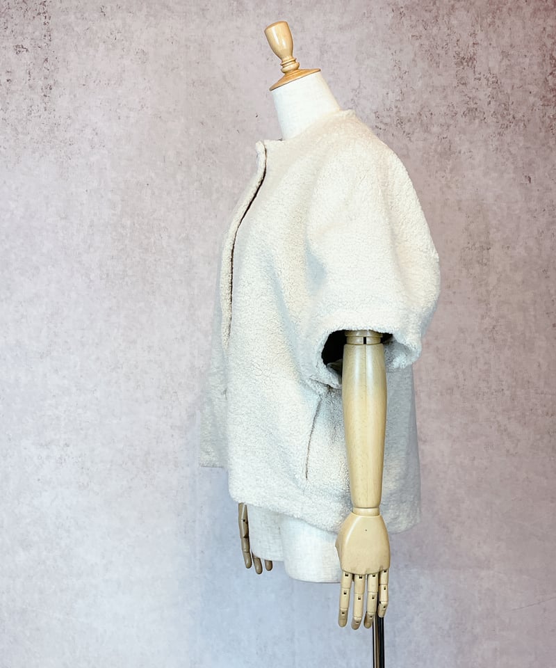 【新品未使用品】パシオーネ PASSIONE ボア ベスト 38 アイボリー PASSIONE（パシオーネ） ボアショートベスト レディースベスト 2025AW