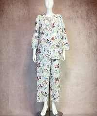 全開パジャマ【60シルキーローンサッカー・スイートガーデン】（A26093A）／TUNIC