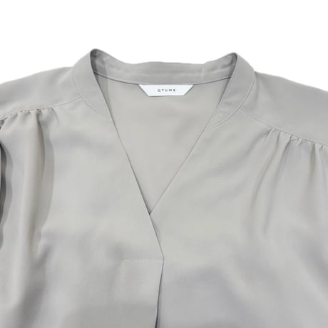 QTUME キーネックフレアブラウス　beige