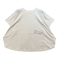 NUS 手書き風ロゴ刺繍Tシャツ - ベージュ
