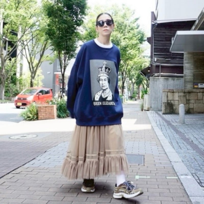 THOMASMAGPIE QUEEN OF QUEEN BIGスウェット - ネイビー | g