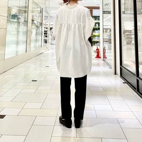 QTUME キーネックフレアブラウス　White