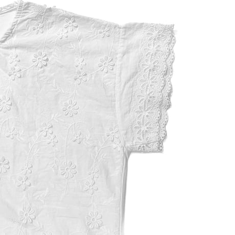 PEINDRE エアリーフラワー立体刺繍トップス　オフホワイト
