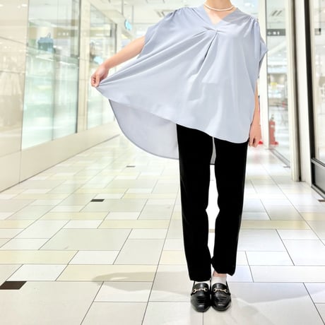 QTUME キーネックフレアブラウス　Blue