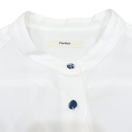 Parkes リバティくるみボタンバンドカラーブラウス