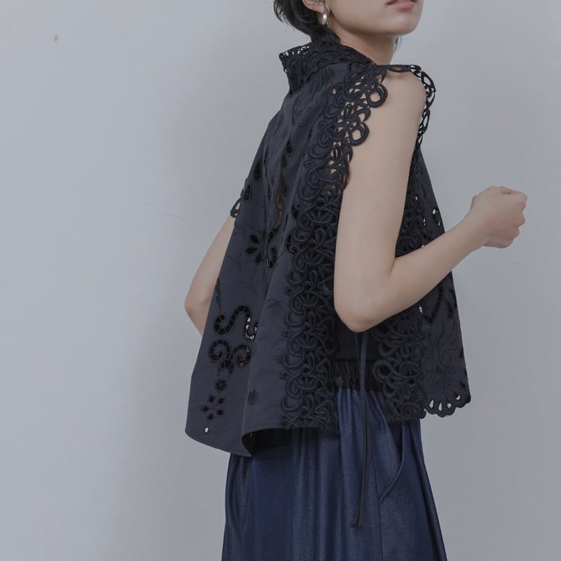 新品　Eimee Law ベストSETUPレースドレス　ブラック EimeeLaw エンブロイダリーパネルレースベスト -ブラック | grasol