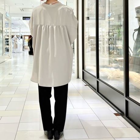 QTUME キーネックフレアブラウス　beige