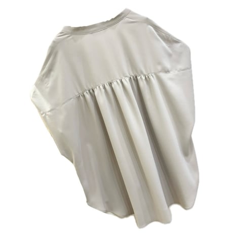 QTUME キーネックフレアブラウス　beige