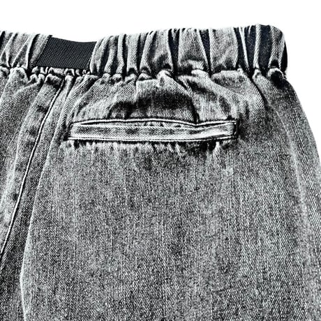 M53.  ベルトデニムタックパンツ