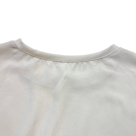 Dignte Collier    ストレッチシフォン袖フリルブラウス        -ライトベージュ