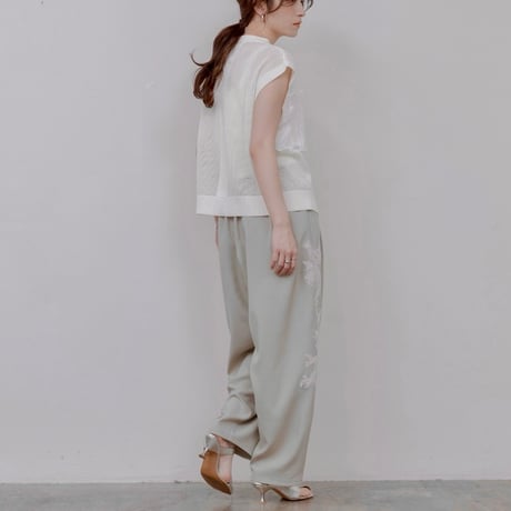 EimeeLaw シャーリングフリルメッシュニットベスト-  オフホワイト