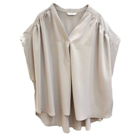 QTUME キーネックフレアブラウス　beige