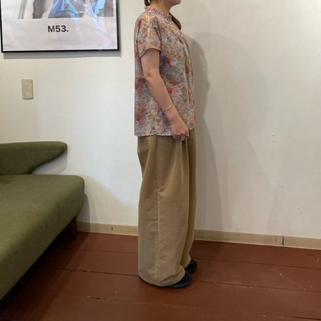 Parkes リバティプリント"Royal Oak House"シャーリングフレンチスリーブ半袖丈シャツ-ピンク