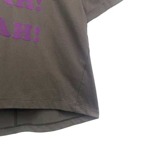 ATELIER SIX(アトリエシックス)フロッキープリント半袖Tシャツ-チャコールグレー/パープル-