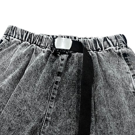 M53.  ベルトデニムタックパンツ