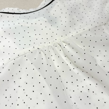 PASSIONE フリルドットブラウス　White