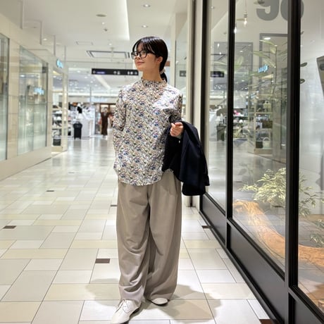 J.Sloane リバティ　"Queue for the zoo"スタンドフリルブラウス