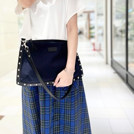FuLaT スタッズナイロンハンドバッグ　ネイビー
