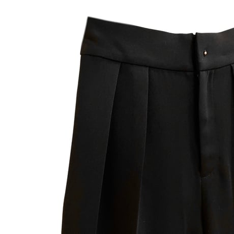 NUS ダブルクロス センタープレスタックパンツ　ブラック