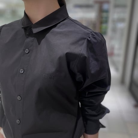 LIROMA ロゴ刺繍シャツ　ブラック